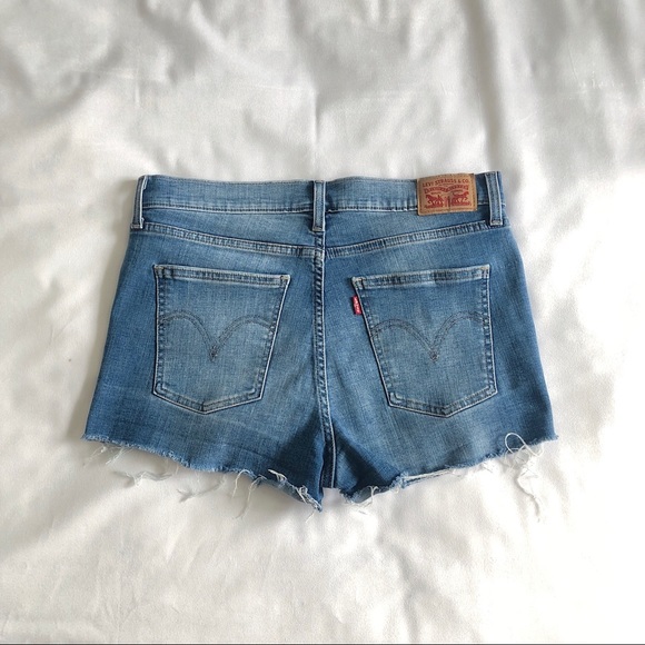 Levi’s Ribcage Denim Shorts - Picture 5 of 8